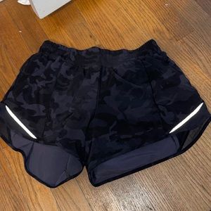 LULULEMON ⚡️ BLACK CAMO SHORTS 😁 GREAT CONDITION!!! & Soo cute!!!